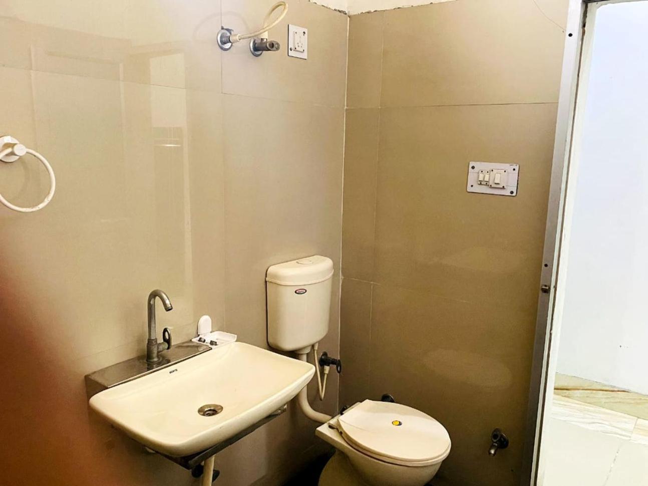 G G Multi Complex Hotel Meerut Buitenkant foto